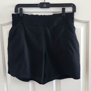 Women’s Black Colombia Outdoor Shorts - Size Medium